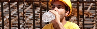 Se protéger de la chaleur sur les chantiers : des gestes de prévention simples et indispensables !