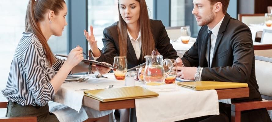 Vigilance ! Les repas d’affaires peuvent désormais constituer des avantages en nature soumis à cotisations !
